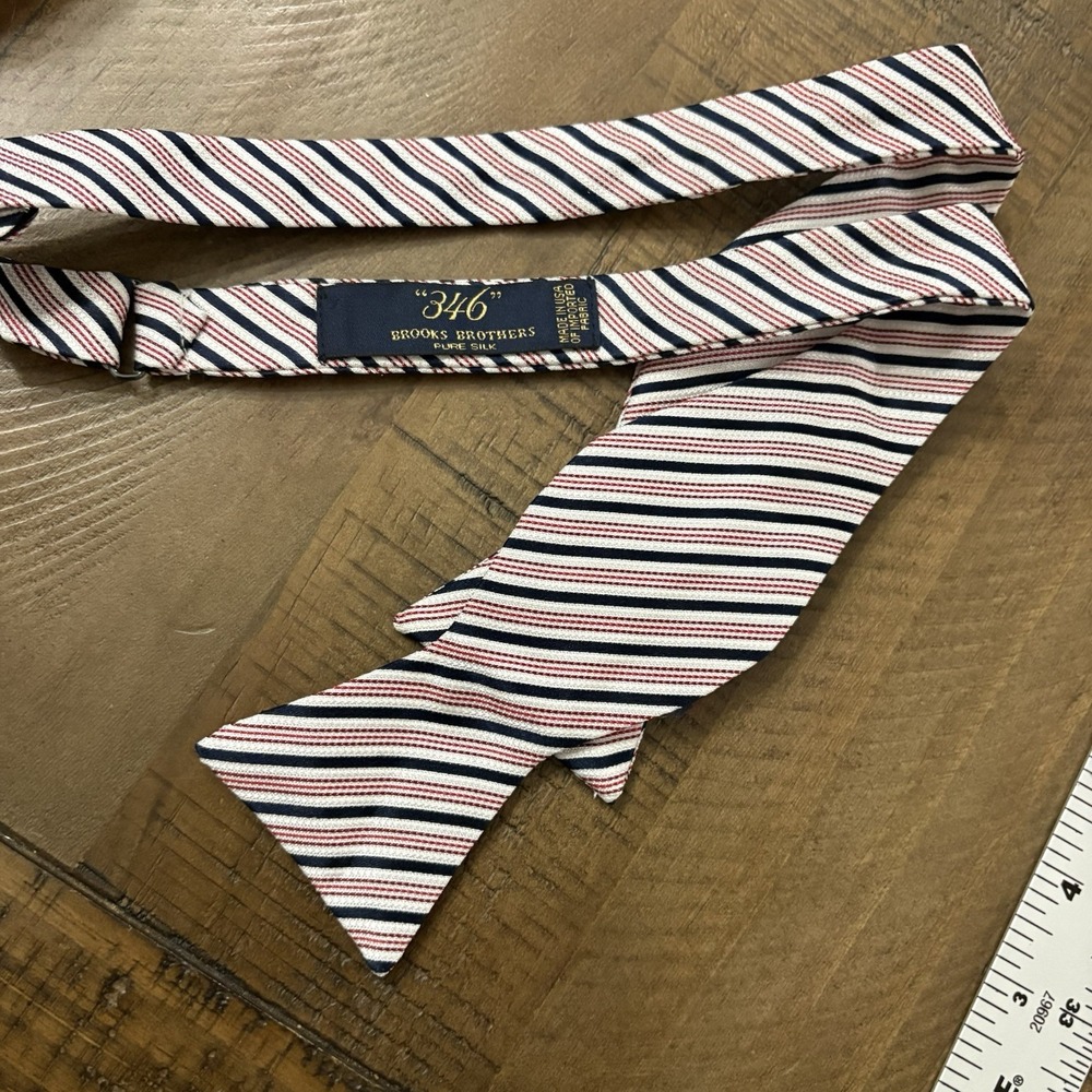 Brooks Brothers 346 White Silk Bow Tie Red Blue Stripe Self Tie  USA